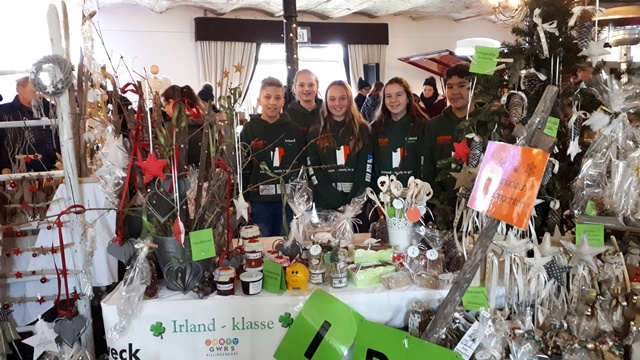 Stimmungsvolle Atmosphäre auf dem Weihnachtsmarkt auf dem Hofgut Hohenstein