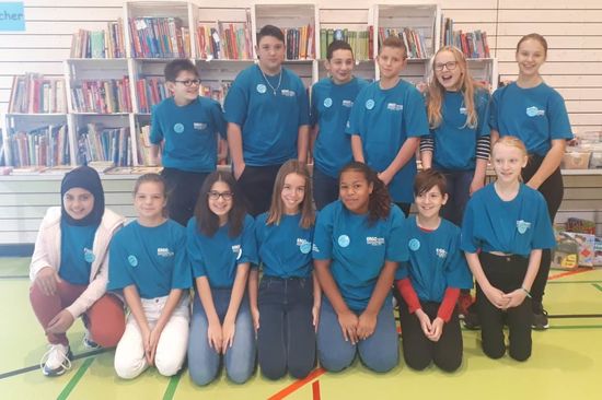 Irlandklasse als Helfer auf dem Kinderbasar in Göllsdorf 