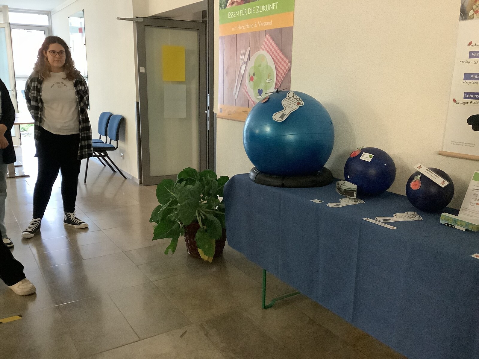 Schüler und Schülerinnen entdecken die Ernährung der Zukunft