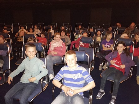 Die Klassen 3-6 auf einer Reise durch Raum und Zeit