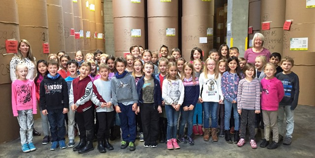 Klassen 3a und 3b im Druckzentrum des Schwarzwälder Boten