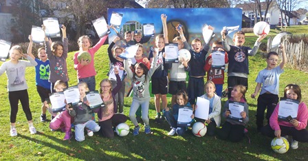 Gratulation zur Verleihung des Schulfußball-Schnupper-Abzeichens
