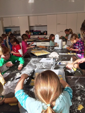 Erstklässler im Backfieber