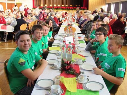 Irlandklasse unterstützt Seniorennachmittag