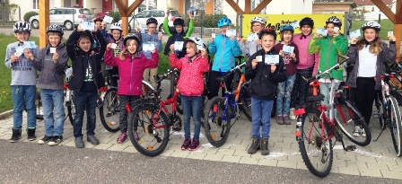 Fahrradprüfung in Kl. 4 erfolgreich absolviert