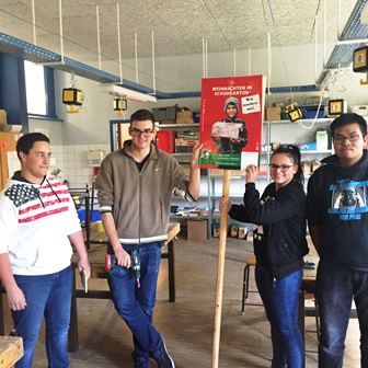 Das Projektteam „Weihnachten im Schuhkarton“ arbeitet auf Hochtouren