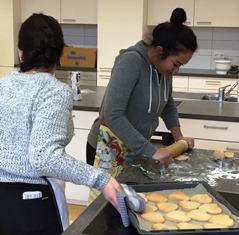 Vorbereitungen für Adventsmarkt der Schule laufen auf Hochtouren