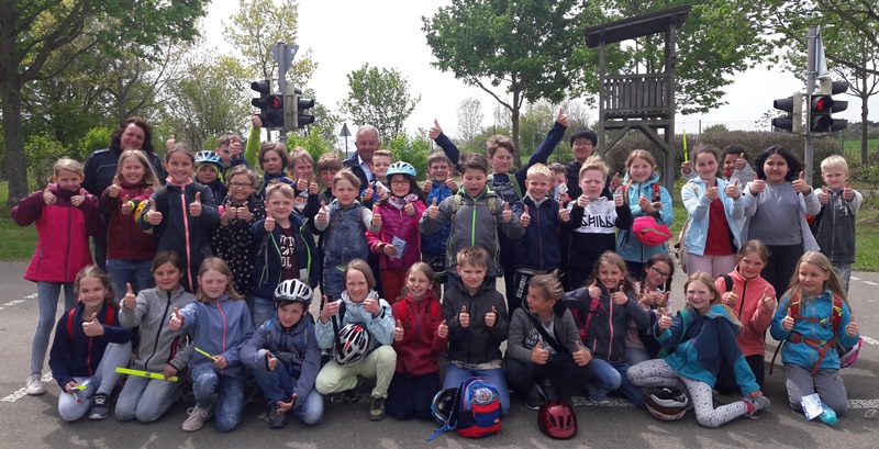 Bestandene Fahrradprüfung in Klassenstufe 4