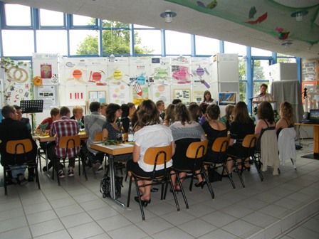 Schulleiter H. Gauß und das Bild des Schulschiffes